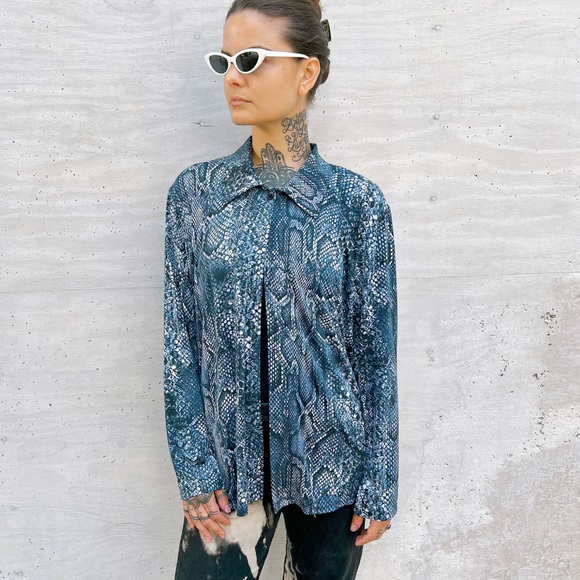 COPY - RICCI/Preowned Unisex Snakeskin Print Open Shirt Single Button Enclosure… - Picture 5 of 5